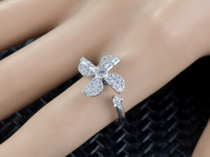 Spinner Ring For Women Flower Bee Elegant Adjustable Stress Release Accessory Female Gothic Jewelry Trendy