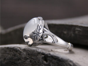 Vintage Lotus Leaf White Chalcedony Ring In Sterling Silver