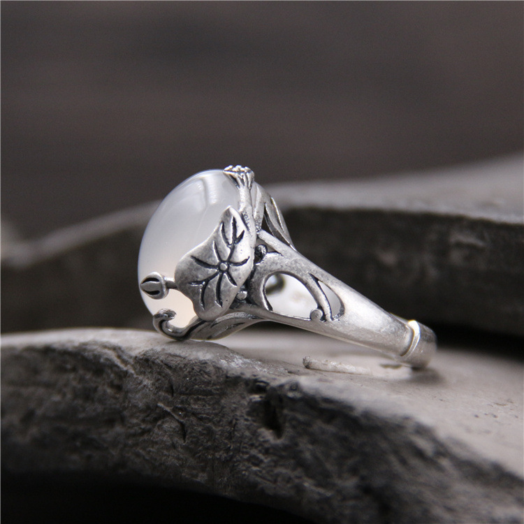 Vintage Lotus Leaf White Chalcedony Ring In Sterling Silver