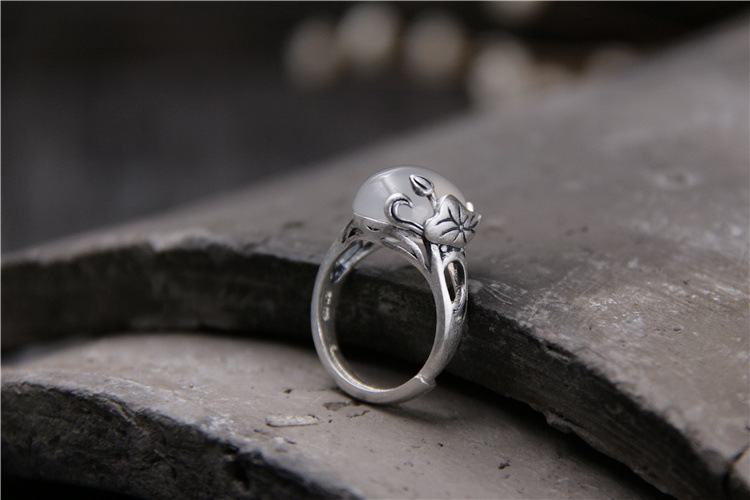 Vintage Lotus Leaf White Chalcedony Ring In Sterling Silver - Image 5