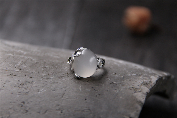 Vintage Lotus Leaf White Chalcedony Ring In Sterling Silver - Image 2