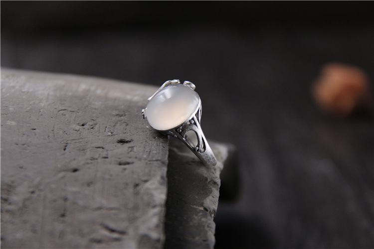 Vintage Lotus Leaf White Chalcedony Ring In Sterling Silver - Image 4
